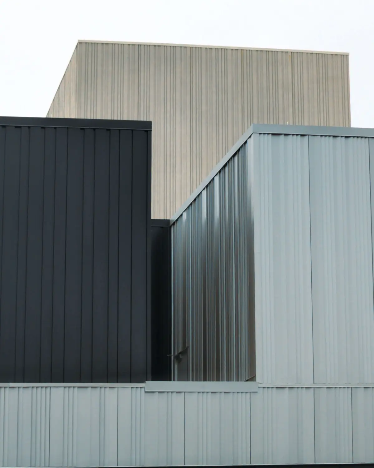 Interlocking insulated panel volumes of a demountable office building